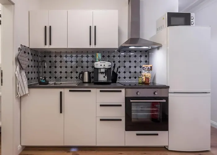 Charming In Prime Location *