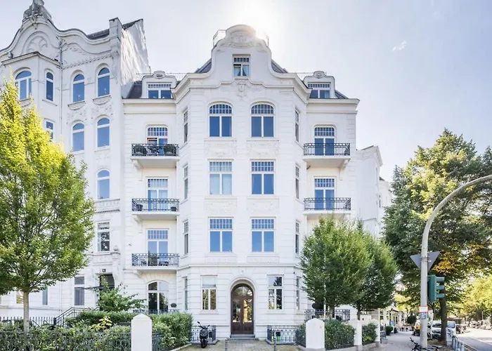 Charming In Prime Location *